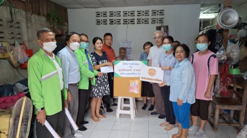 ทน.แม่สอด ลงพื้นที่มอบสิ่งของอุปโภคบริโภคให้แก่ผู้สูงอายุ และผู้ป่วยติดเตียง ชุมชนมณีไพรสณฑ์ ชุมชนร่วมใจ และชุมชนปู่แดง