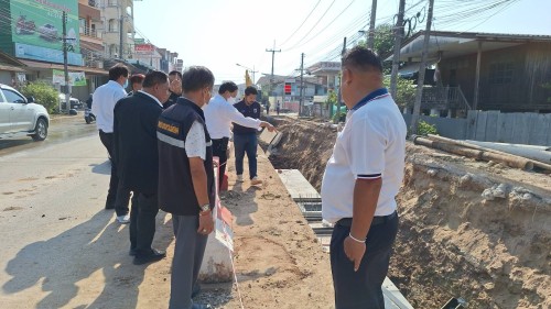 ทน.แม่สอด ลงพื้นที่ติดตามความคืบหน้า โครงการพัฒนาตามผังเมืองรวมเมืองแม่สอด อำเภอแม่สอด จังหวัดตาก ระยะที่ 2 บริเวณถนนข้างแขวงทางหลวงตากที่ 2
