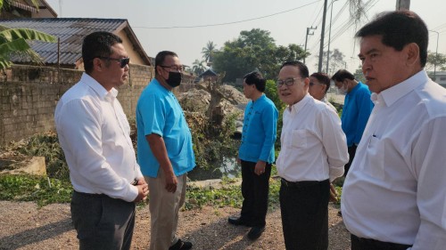 ทน.แม่สอด ร่วมกับกรมโยธาฯ และประชาชนลงพื้นที่สำรวจแนวก่อสร้างคลองระบายน้ำสายที่ 1