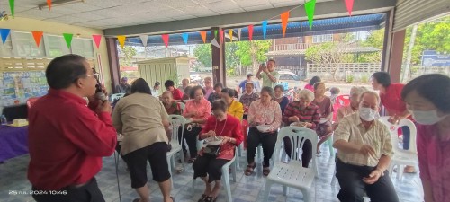 เทศบาลนครแม่สอด เข้าร่วมประชุมผู้สูงอายุ ชุมชนปู่แดง และชุมชนสักทอง ประจำเดือนกุมภาพันธ์ 2567