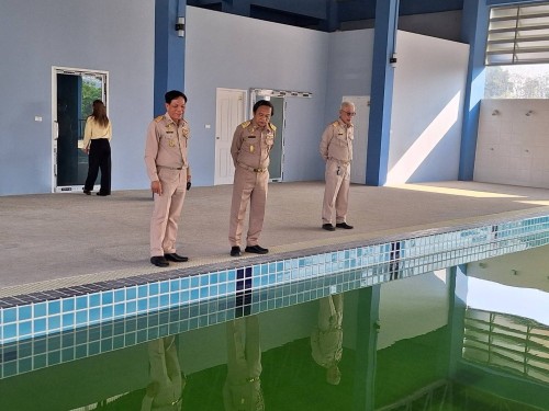 ทน.แม่สอด ลงพื้นที่ติดตามความคืบหน้างานก่อสร้างสระว่ายน้ำ