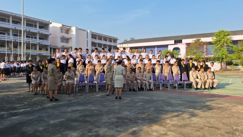 เทศบาลนครแม่สอด ร่วมแสดงความยินดีกับนักเรียนที่จบการศึกษา โรงเรียนเทศบาลเฉลิมพระเกียรติ ฯ 