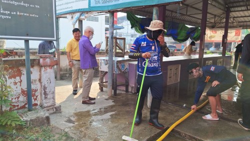 เทศบาลนครแม่สอด ลงพื้นที่ดำเนินการฉีดล้างทำความสะอาดตลาด ในพื้นที่เขตเทศบาลนครแม่สอด
