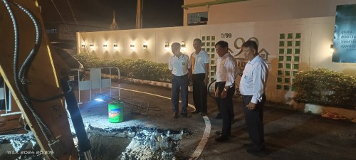 ทน.แม่สอด ลงพื้นที่ติดตามความคืบหน้าโครงการก่อสร้าง ระบบจำหน่ายไฟฟ้าเป็นเคเบิลใต้ดิน บริเวณถนนประสาทวิถี