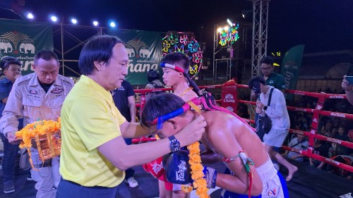 ทน.แม่สอด ร่วมพิธีเปิดงานศึกช้างมวยไทยเกียรติเพชรสัญจรมหากุศลฯ ณ สนามกีฬาสมเด็จพระนเรศวรมหาราช (สนามมวย ชั่วคราว) 