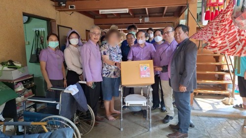 ทน.แม่สอด ลงพื้นที่มอบสิ่งของอุปโภคบริโภคให้แก่ผู้สูงอายุและผู้ป่วยติดเตียง ชุมชนดอนไชย ชุมชนสองแคว 2 และชุมชนตาลเดี่ยว