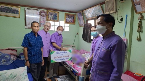 ทน.แม่สอด ลงพื้นที่มอบสิ่งของอุปโภคบริโภคให้แก่ผู้สูงอายุและผู้ป่วยติดเตียง ชุมชนดอนไชย ชุมชนสองแคว 2 และชุมชนตาลเดี่ยว