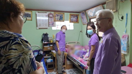 ทน.แม่สอด ลงพื้นที่มอบสิ่งของอุปโภคบริโภคให้แก่ผู้สูงอายุและผู้ป่วยติดเตียง ชุมชนดอนไชย ชุมชนสองแคว 2 และชุมชนตาลเดี่ยว