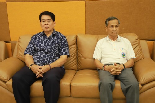 เทศบาลนครแม่สอด จัดโครงการอบรมการนวดกดจุดสะท้อนเท้าลดการสูบบุหรี่ในชุมชน