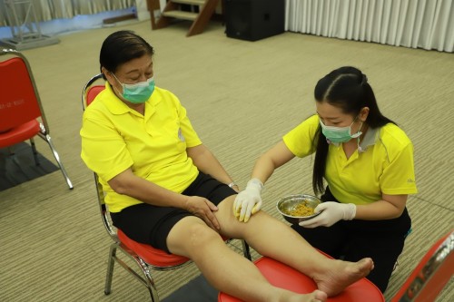ทน.แม่สอด จัดโครงการดูแลสุขภาพผู้สูงอายุที่มีภาวะปวดเข่า ด้วยการนวดแพทย์แผนไทย ในเขตเทศบาลนครแม่สอด ปี 2567 ครั้งที่ 3
