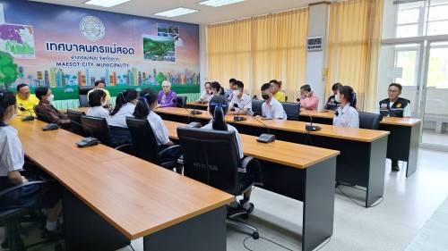 เทศบาลนครแม่สอด มอบใบประกาศเกียรติบัตร ผู้ผ่านการฝึกประสบการณ์ ด้านการแพทย์และสาธารณสุข คลินิกชุมชนอบอุ่นเทศบาลนครแม่สอด