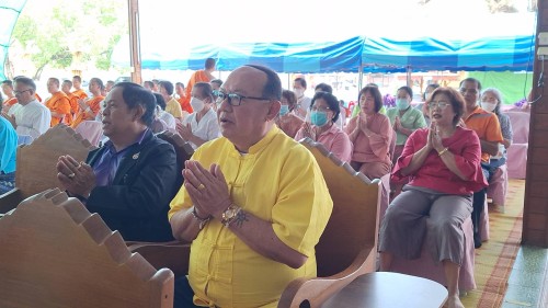 ทน.แม่สอด ร่วมทำบุญทอดผ้าป่า เพื่อสมทบกองทุนการศึกษา