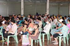 เทศบาลนครแม่สอด จัดประชุมประชาคมรับฟังความคิดเห็นของประชาชนในเขตเทศบาลนครแม่สอด และแจกเบี้ยยังชีพผู้สูงอายุและผู้พิการ ประจำเดือนมีนาคม 2563 