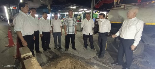เทศบาลนครแม่สอด ลงพื้นที่ติดตามความคืบหน้าโครงการก่อสร้าง ระบบจำหน่ายไฟฟ้าเป็นเคเบิลใต้ดิน บริเวณถนนประสาทวิถี
