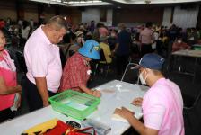 เทศบาลนครแม่สอด จัดประชุมประชาคมรับฟังความคิดเห็นของประชาชนในเขตเทศบาลนครแม่สอด และแจกเบี้ยยังชีพผู้สูงอายุและผู้พิการ ประจำเดือนมีนาคม 2563 