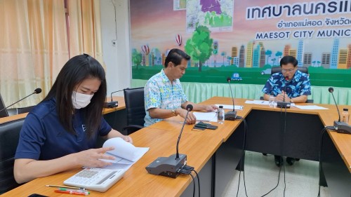 ทน.แม่สอด จัดประชุมพิจารณาเลื่อนเงินเดือนของพนักงานครูเทศบาล และบุคลากรทางการศึกษา ลูกจ้างประจำ (ภารโรง) ครั้งที่ 1 ประจำปี 2567 