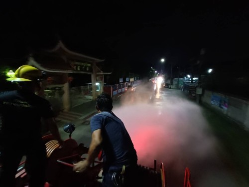 เทศบาลนครแม่สอด ดำเนินการฉีดพ่นละอองน้ำ เพื่อลดปริมาณฝุ่นละออง PM 2.5 ในอากาศ