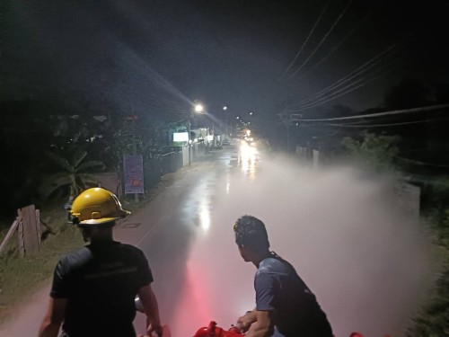 เทศบาลนครแม่สอด ดำเนินการฉีดพ่นละอองน้ำ เพื่อลดปริมาณฝุ่นละออง PM 2.5 ในอากาศ
