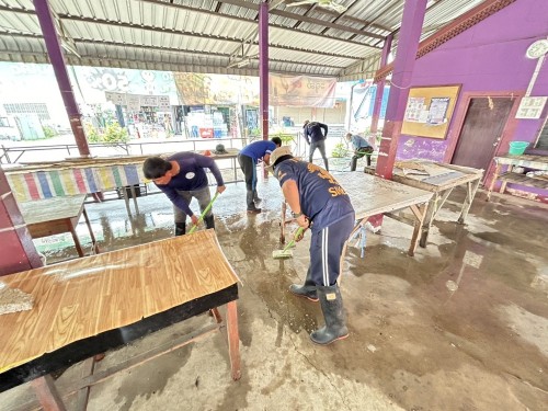 เทศบาลนครแม่สอด ลงพื้นที่ดำเนินการฉีดล้างทำความสะอาดตลาดสดบ้านเหนือ และตลาดสดชุมชนประชารักษ์	