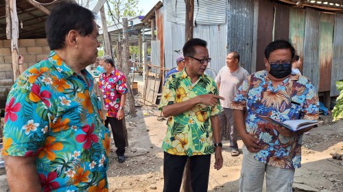 ทน.แม่สอด ลงพื้นที่เยี่ยมบ้านและมอบสิ่งของอุปโภคบริโภคให้ผู้ประสบภัยจากพายุฤดูร้อน