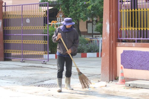 เทศบาลนครแม่สอด ดำเนินการทำความสะอาดหลังเทศกาลสงกรานต์