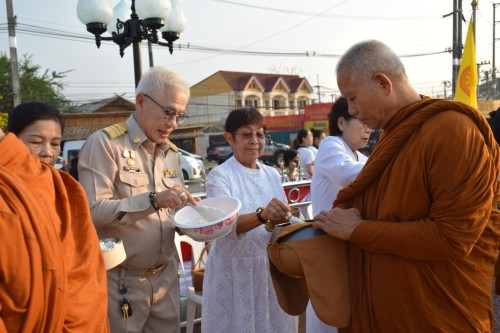 เทศบาลนครแม่สอด เข้าร่วมพิธีทำบุญครบรอบ 1 ปี วงเวียนสมเด็จพระเจ้าตากสินมหาราช