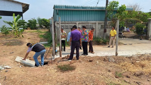 ทน.แม่สอด ลงพื้นที่ติดตามความเรียบร้อยและความคืบหน้า โครงการก่อสร้างรางระบายน้ำ และโครงการถมดินทำถนน ชุมชนประชารักษ์