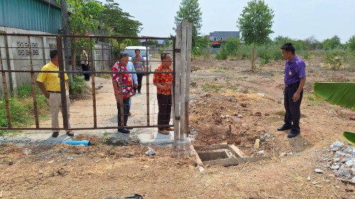 ทน.แม่สอด ลงพื้นที่ติดตามความเรียบร้อยและความคืบหน้า โครงการก่อสร้างรางระบายน้ำ และโครงการถมดินทำถนน ชุมชนประชารักษ์