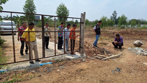 ทน.แม่สอด ลงพื้นที่ติดตามความเรียบร้อยและความคืบหน้า โครงการก่อสร้างรางระบายน้ำ และโครงการถมดินทำถนน ชุมชนประชารักษ์