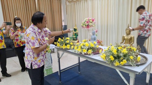 เทศบาลนครแม่สอด ร่วมงานรดน้ำดำหัวของชมรมข้าราชการครูบำนาญเทศบาลนครแม่สอด 