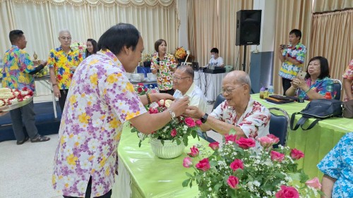 เทศบาลนครแม่สอด ร่วมงานรดน้ำดำหัวของชมรมข้าราชการครูบำนาญเทศบาลนครแม่สอด 