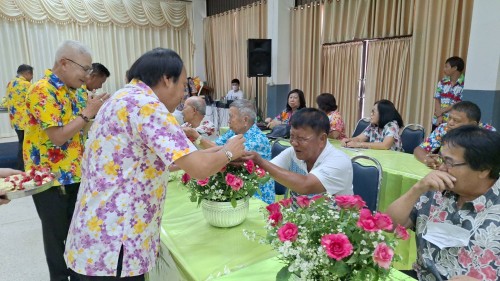 เทศบาลนครแม่สอด ร่วมงานรดน้ำดำหัวของชมรมข้าราชการครูบำนาญเทศบาลนครแม่สอด 
