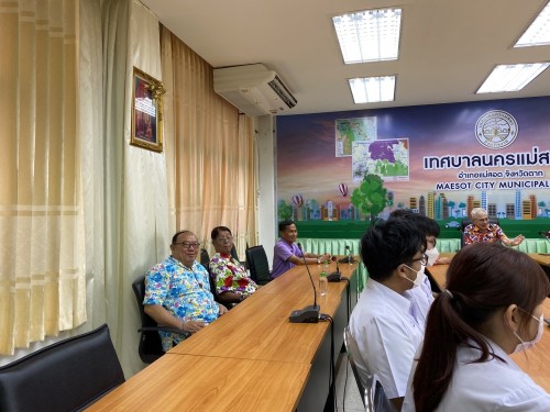 ทน.แม่สอด มอบใบประกาศเกียรติบัตร ผู้ผ่านการฝึกประสบการณ์ ด้านการแพทย์และสาธารณสุข คลินิกชุมชนอบอุ่นเทศบาลนครแม่สอด