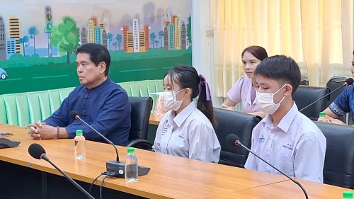 ทน.แม่สอด มอบใบประกาศเกียรติบัตรให้แก่นักเรียน โรงเรียนเทศบาลเฉลิมพระเกียรติฯ ผู้ผ่านการฝึกประสบการณ์ ด้านการแพทย์
