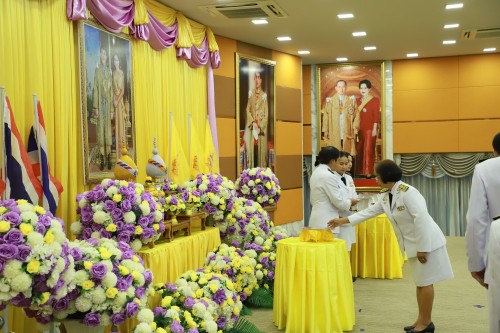 เทศบาลนครแม่สอด จัดพิธีรับพระราชทานพระบรมฉายาลักษณ์ พระบาทสมเด็จพระเจ้าอยู่หัว ที่ฉายกับสมเด็จพระนางเจ้าฯ พระบรมราชินี
