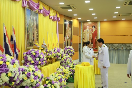 เทศบาลนครแม่สอด จัดพิธีรับพระราชทานพระบรมฉายาลักษณ์ พระบาทสมเด็จพระเจ้าอยู่หัว ที่ฉายกับสมเด็จพระนางเจ้าฯ พระบรมราชินี