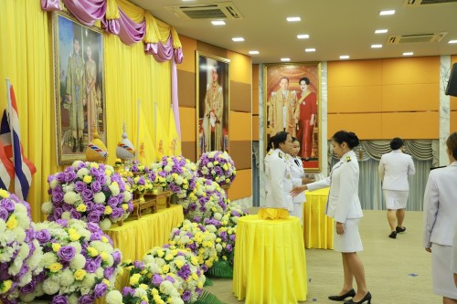 เทศบาลนครแม่สอด จัดพิธีรับพระราชทานพระบรมฉายาลักษณ์ พระบาทสมเด็จพระเจ้าอยู่หัว ที่ฉายกับสมเด็จพระนางเจ้าฯ พระบรมราชินี