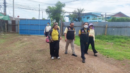 ทน.แม่สอด ลงพื้นที่มอบสิ่งของอุปโภคบริโภคให้แก่ผู้สูงอายุและผู้ป่วยติดเตียง