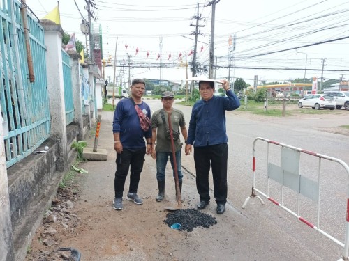 เทศบาลนครแม่สอด ลงพื้นที่ดำเนินการดูดโคลนและขุดลอกท่อระบายน้ำในเขตพื้นที่เทศบาลนครแม่สอด
