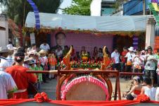 ประธานรัฐสภา (นายสมศักดิ์ เกียรติสุรนนท์)เปิดขบวนแห่สงกรานต์เทศบาลนครแม่สอด 