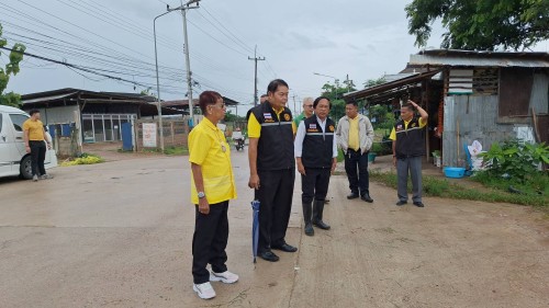 ทน.แม่สอด ลงพื้นที่เร่งแก้ไขและติดตามสถานการณ์น้ำในเขตเทศบาลนครแม่สอด