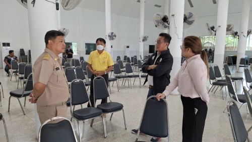 ทน.แม่สอด ลงพื้นที่ติดตามความเรียบร้อยการปรับภูมิทัศน์และการปรับปรุงภายในอาคารสุสานหลวง