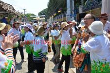 ประธานรัฐสภา (นายสมศักดิ์ เกียรติสุรนนท์)เปิดขบวนแห่สงกรานต์เทศบาลนครแม่สอด 