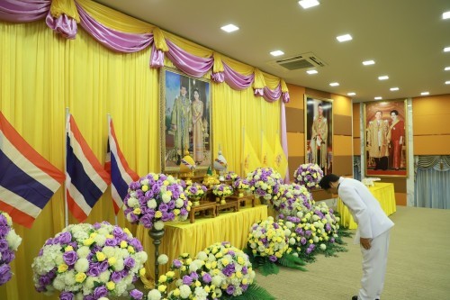 เทศบาลนครแม่สอด จัดพิธีรับพระราชทานพระบรมฉายาลักษณ์ พระบาทสมเด็จพระเจ้าอยู่หัว ที่ฉายกับสมเด็จพระนางเจ้าฯ พระบรมราชินี