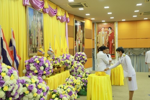 เทศบาลนครแม่สอด จัดพิธีรับพระราชทานพระบรมฉายาลักษณ์ พระบาทสมเด็จพระเจ้าอยู่หัว ที่ฉายกับสมเด็จพระนางเจ้าฯ พระบรมราชินี