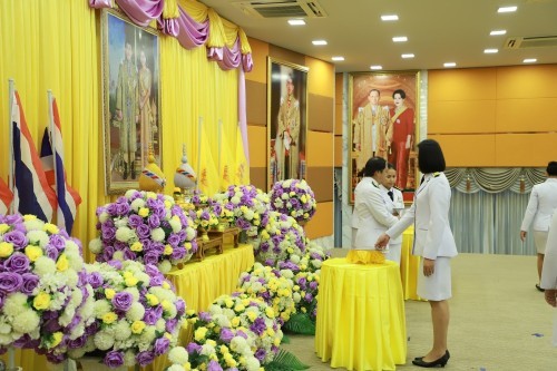 เทศบาลนครแม่สอด จัดพิธีรับพระราชทานพระบรมฉายาลักษณ์ พระบาทสมเด็จพระเจ้าอยู่หัว ที่ฉายกับสมเด็จพระนางเจ้าฯ พระบรมราชินี