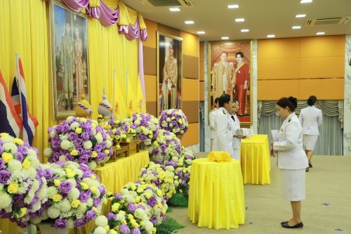 เทศบาลนครแม่สอด จัดพิธีรับพระราชทานพระบรมฉายาลักษณ์ พระบาทสมเด็จพระเจ้าอยู่หัว ที่ฉายกับสมเด็จพระนางเจ้าฯ พระบรมราชินี