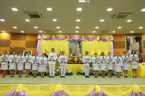 เทศบาลนครแม่สอด จัดพิธีรับพระราชทานพระบรมฉายาลักษณ์ พระบาทสมเด็จพระเจ้าอยู่หัว ที่ฉายกับสมเด็จพระนางเจ้าฯ พระบรมราชินี