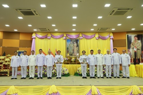 เทศบาลนครแม่สอด จัดพิธีรับพระราชทานพระบรมฉายาลักษณ์ พระบาทสมเด็จพระเจ้าอยู่หัว ที่ฉายกับสมเด็จพระนางเจ้าฯ พระบรมราชินี