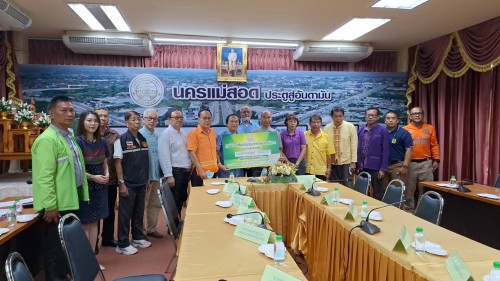 เทศบาลนครแม่สอด มอบเงินช่วยเหลือแก่ผู้ประสบเหตุอัคคีภัย